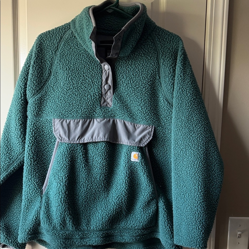 Carhartt Teal Sherpa Pullover
Women’s Large
Two pockets in front